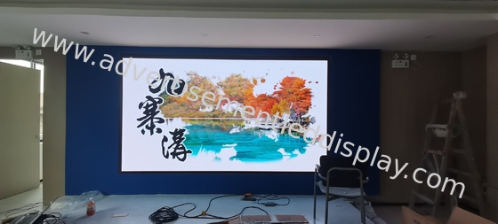 Panneaux LED modulaires intérieurs pour des configurations d'affichage personnalisables